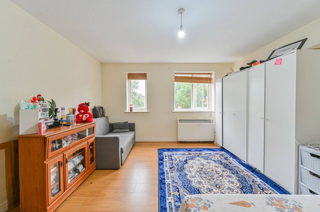 Property photo 1 of 8
