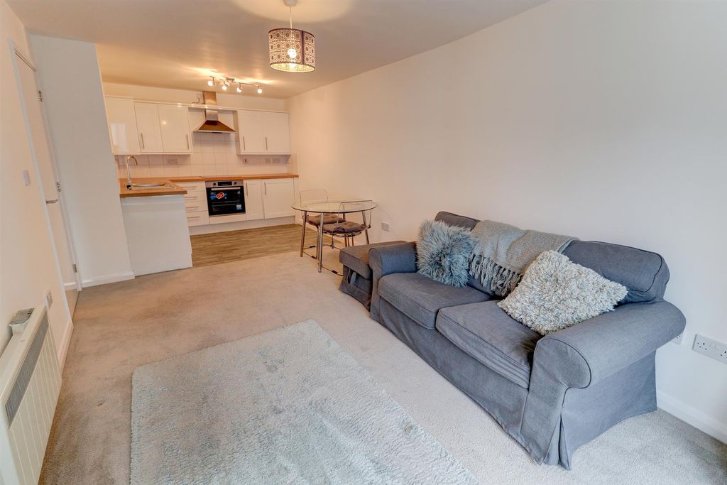 Property photo 2 of 10