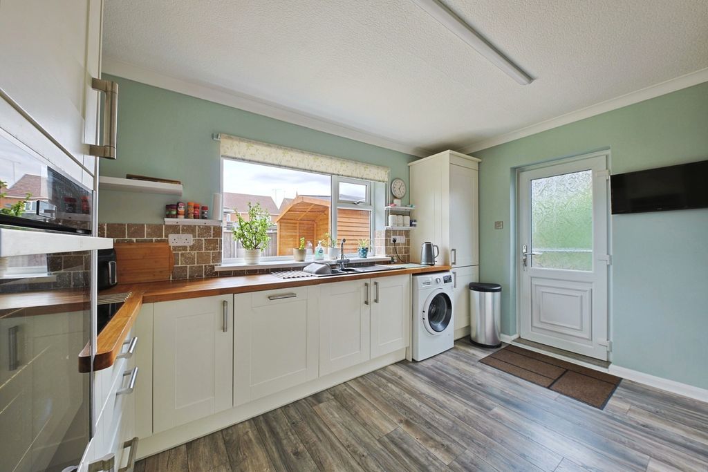 Property photo 2 of 14 4505448