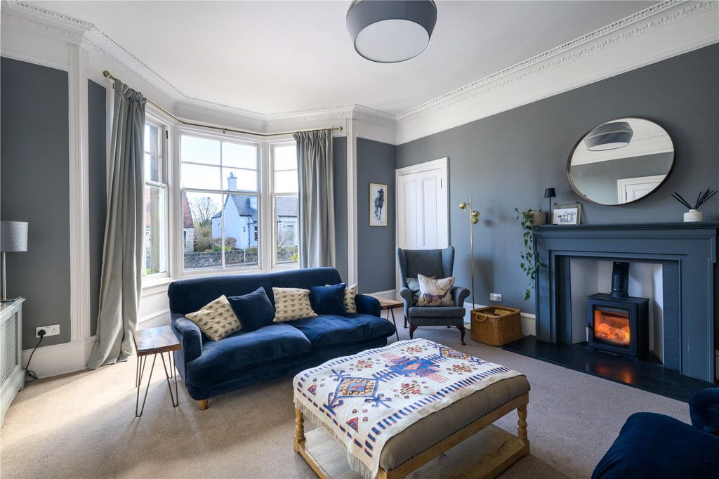 Property photo 2 of 24 Sitting Room