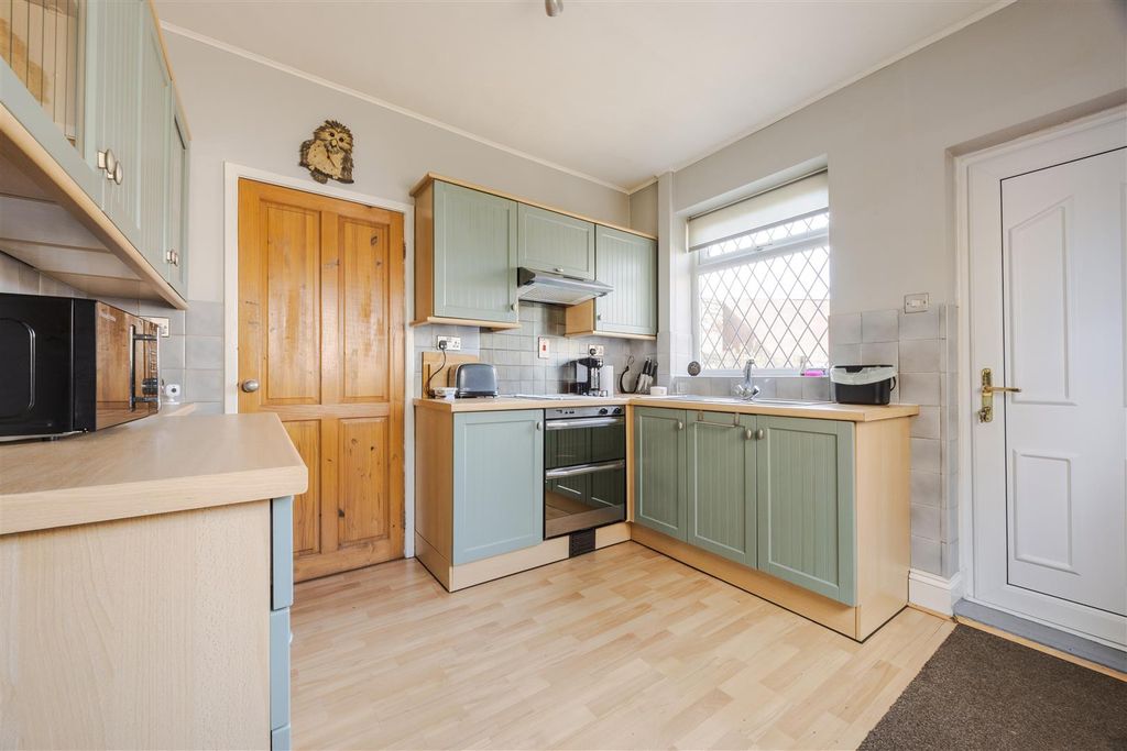 Property photo 2 of 15 Kitchen