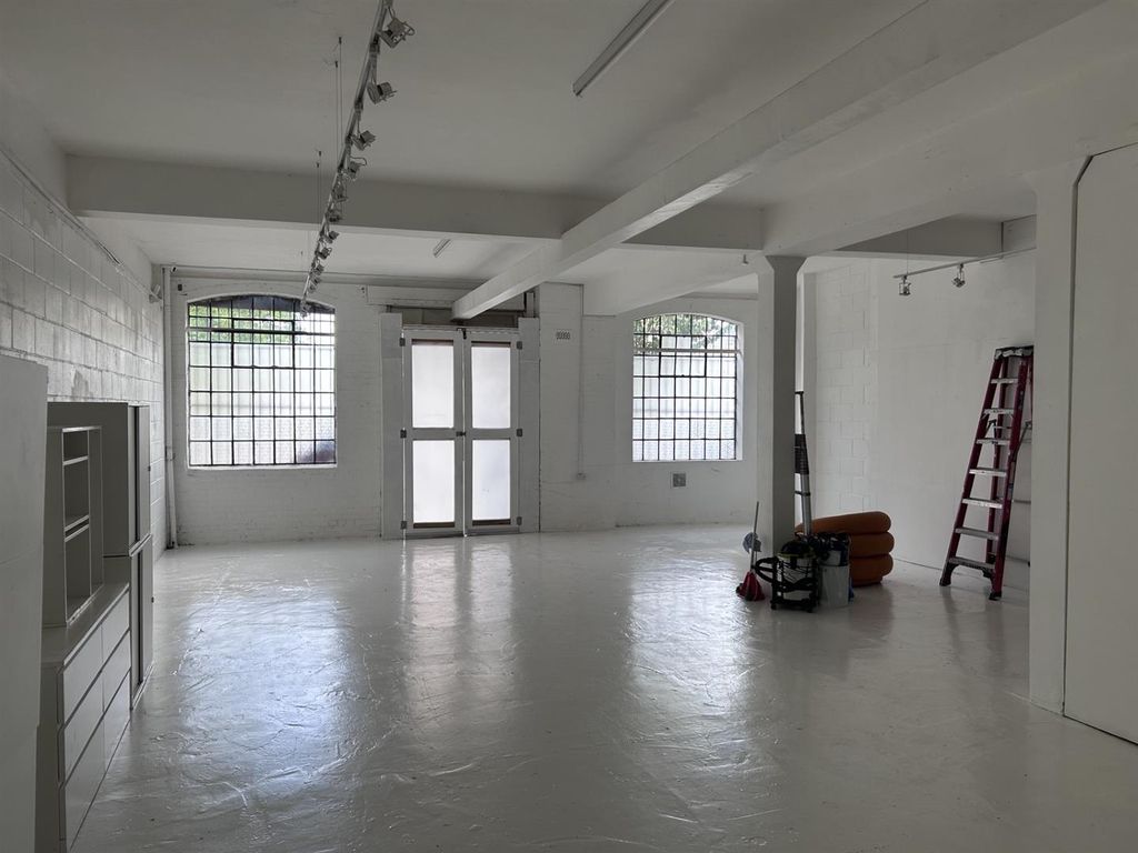 Property photo 2 of 13 Unit 6 - Stephen House 1B Darnley Road London E9 6