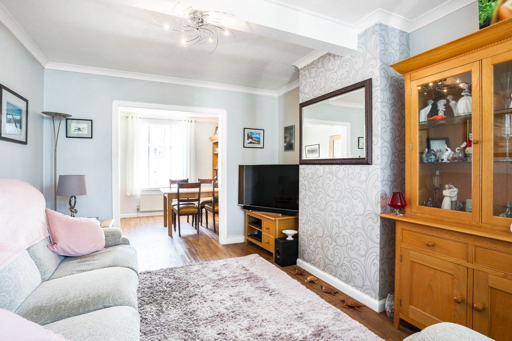 Property photo 2 of 24 Picture No. 11