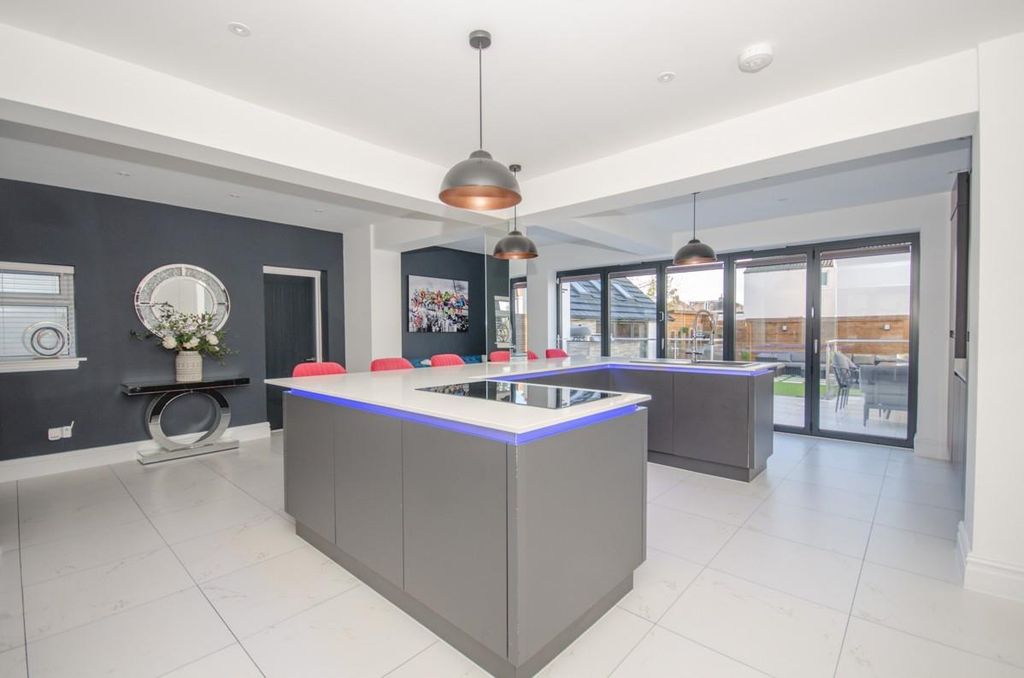 Property photo 2 of 32 Kitchen.Jpg