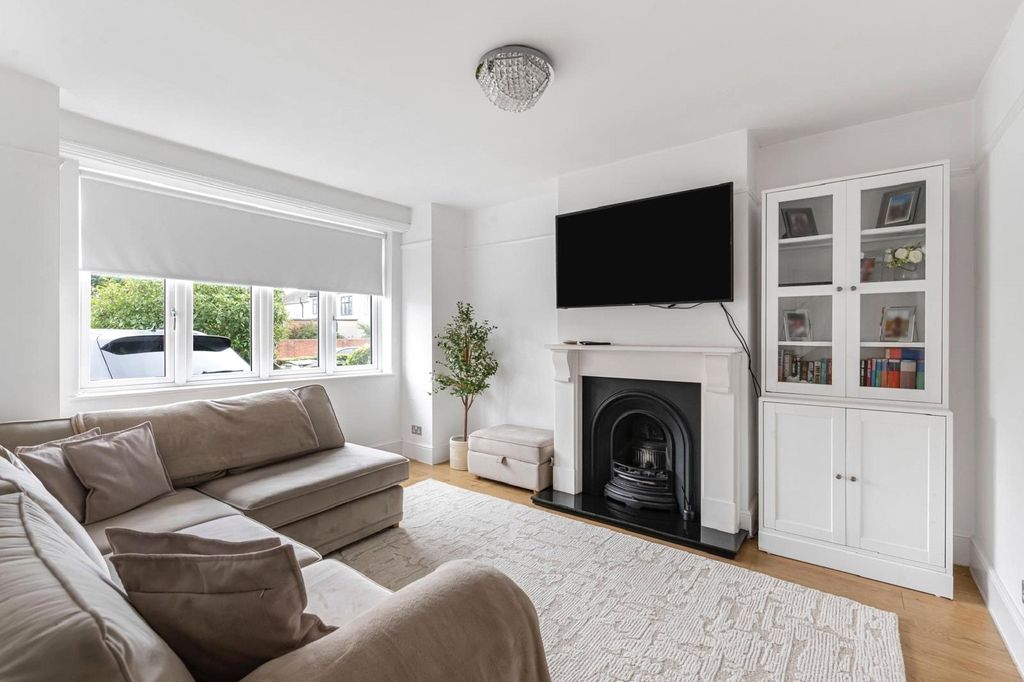 Property photo 2 of 20 Reception