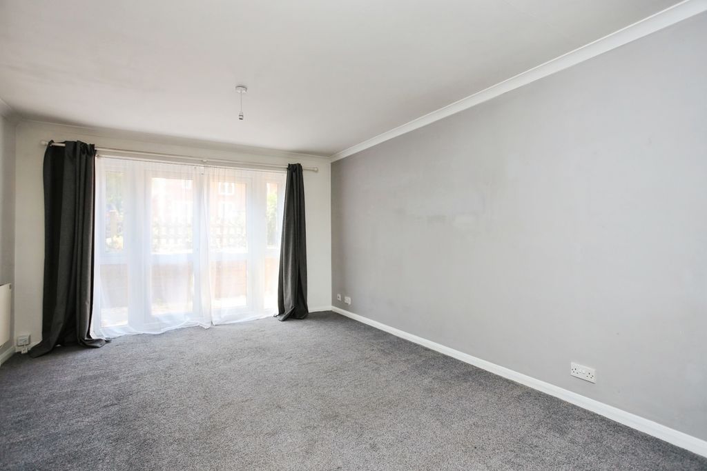 Property photo 3 of 10 Pbox-Img.Jpg