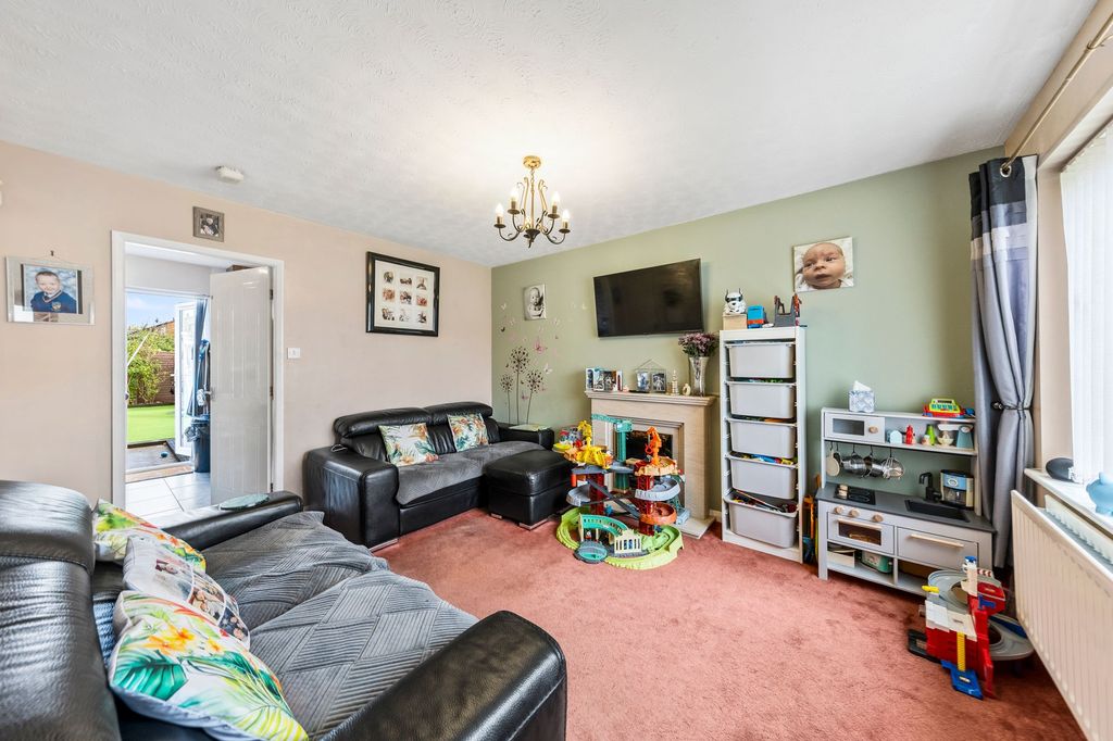 Property photo 3 of 17