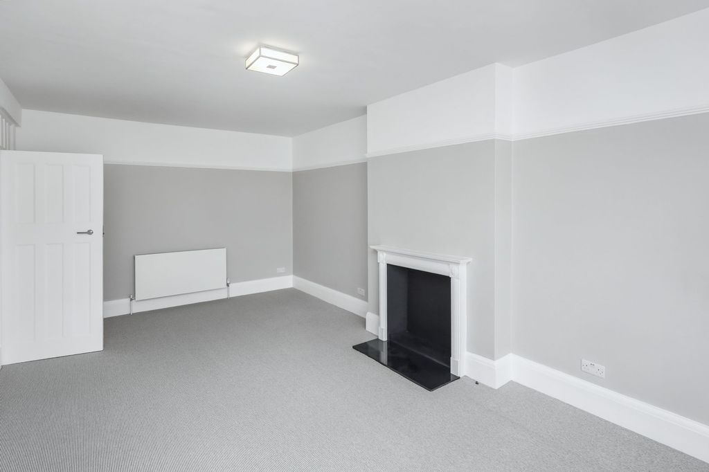 Property photo 3 of 10 Flat 45, Clifton Court, Northwick Terrace, London, Nw8 8Ht