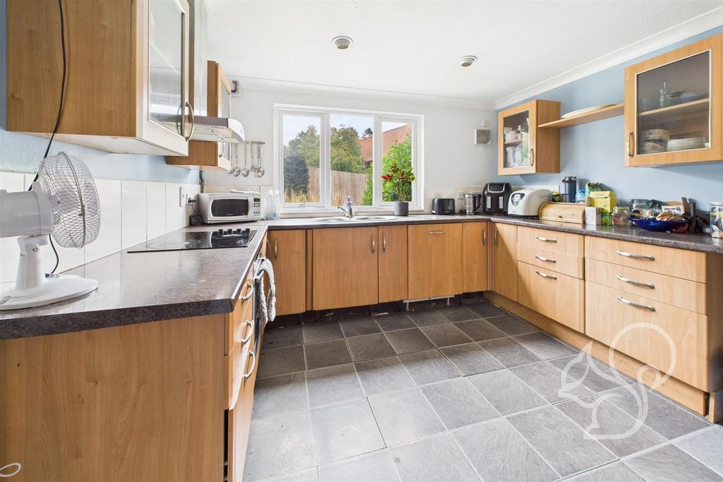 Property photo 3 of 22 Kitchen