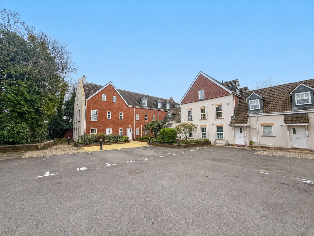 Property photo 1 of 8 4692292