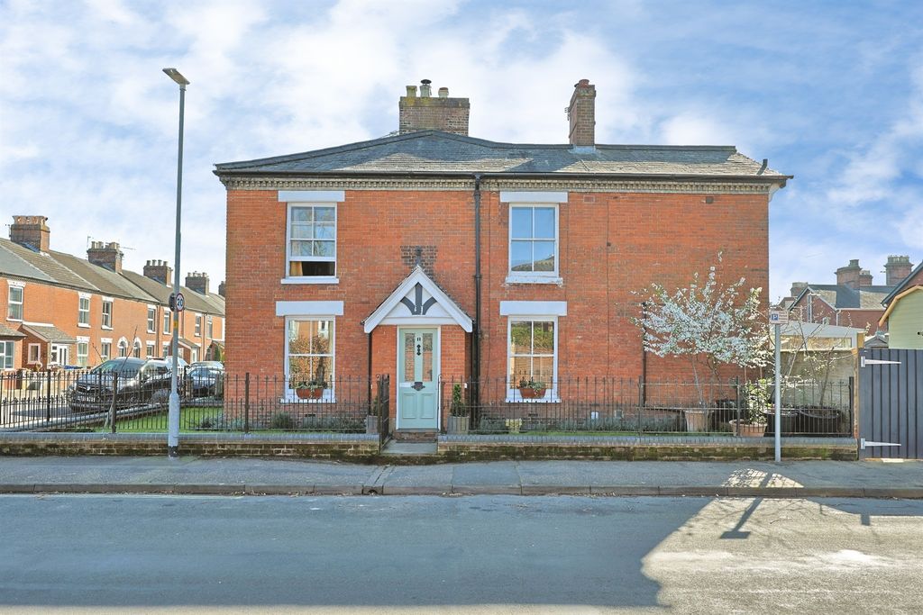 Property photo 1 of 27