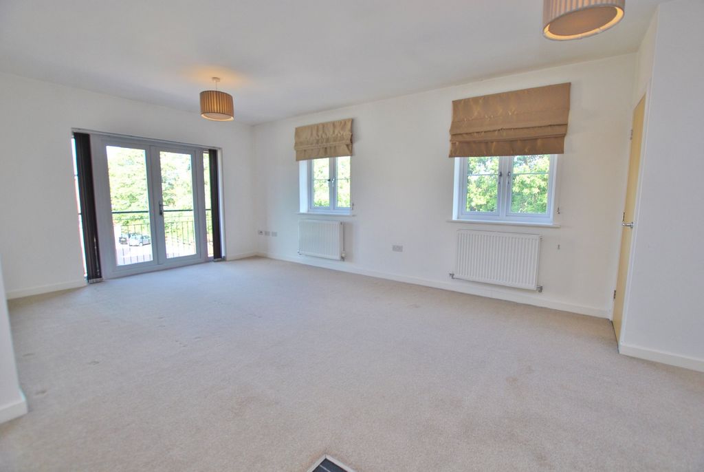 Property photo 3 of 7 Photo 03