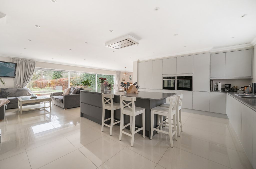 Property photo 2 of 29 1383286-21-69245F...
