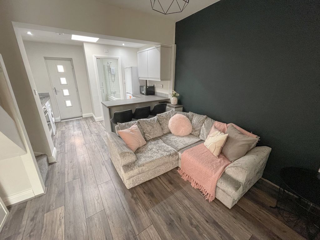 Property photo 1 of 6 92 Grantham (3)