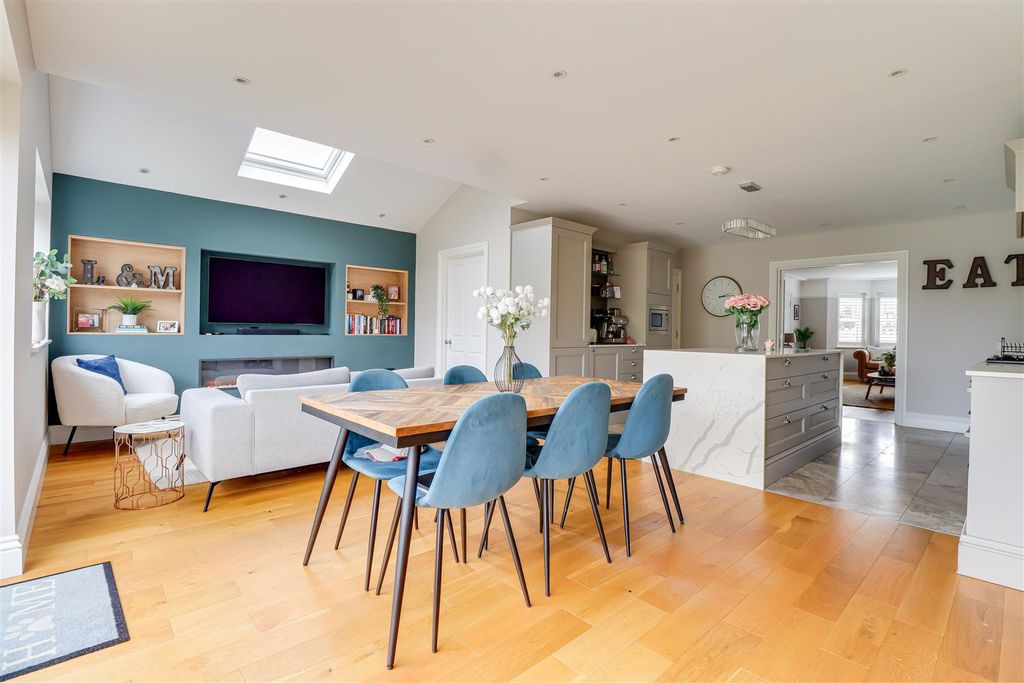 Property photo 2 of 40