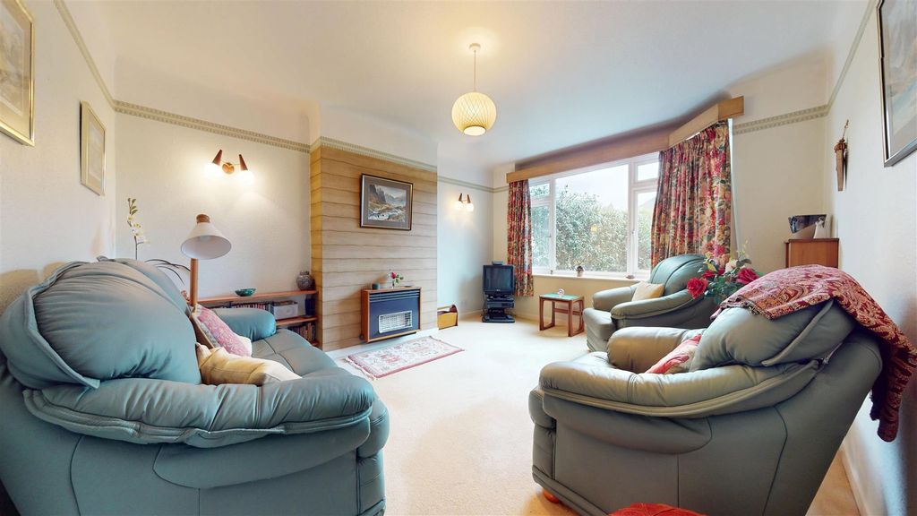 Property photo 3 of 23 Broadway Living Room