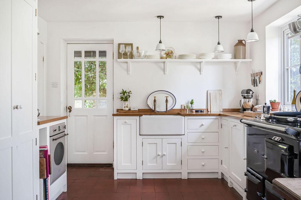 Property photo 2 of 35