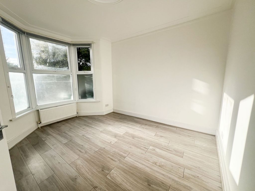 Property photo 2 of 4 Canterbury Rd E10