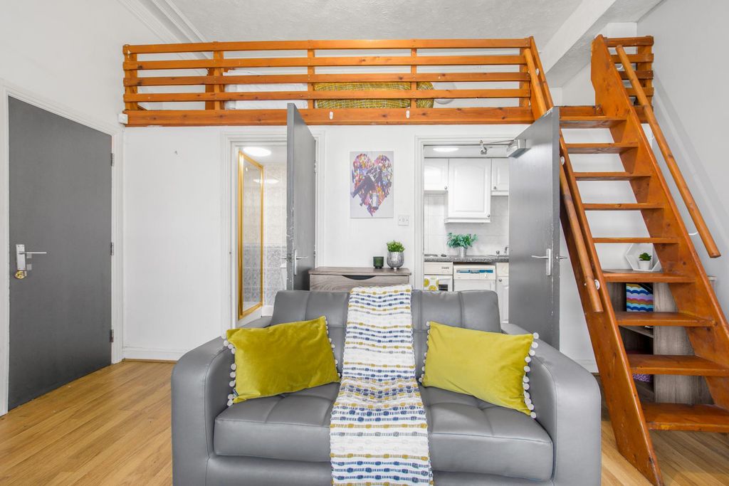 Property photo 3 of 10 Property Photo