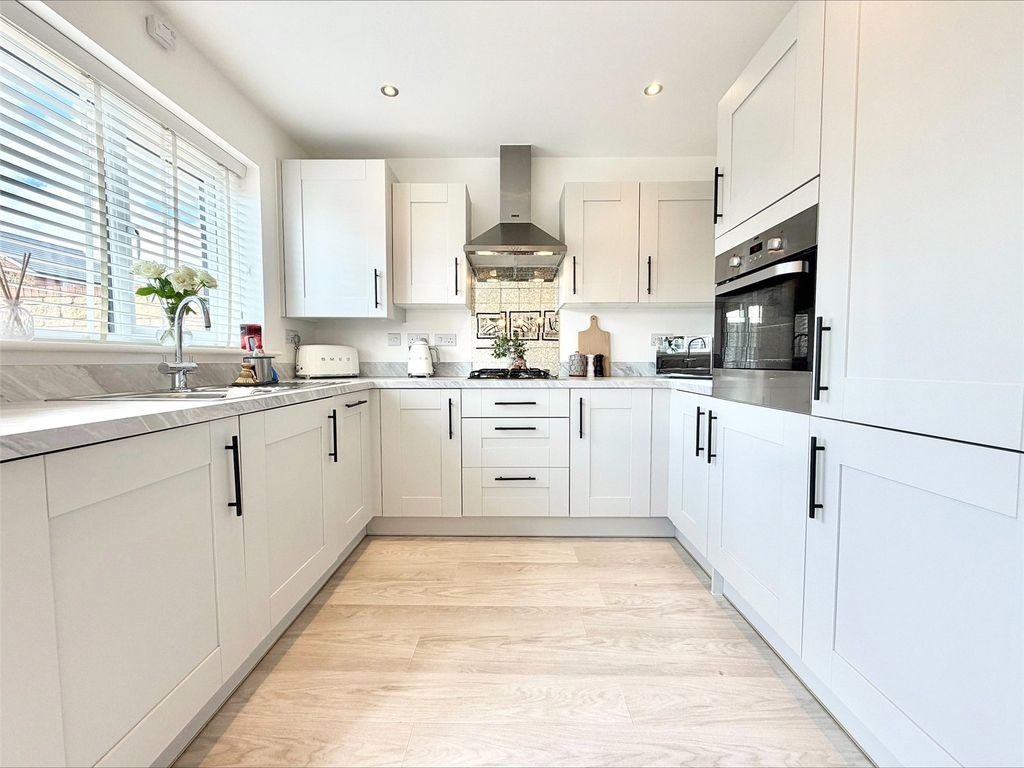 Property photo 2 of 17 Picture No. 03