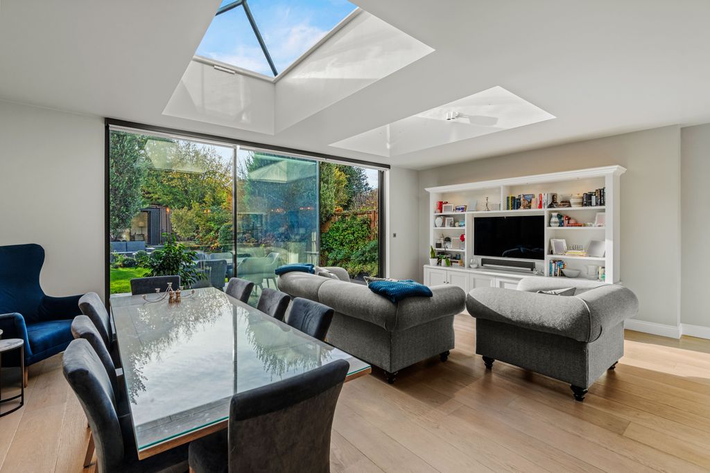 Property photo 3 of 19