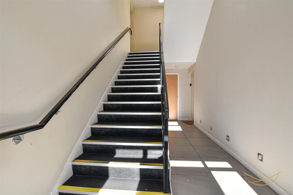 Property photo 3 of 23 Dhp-9.Jpg