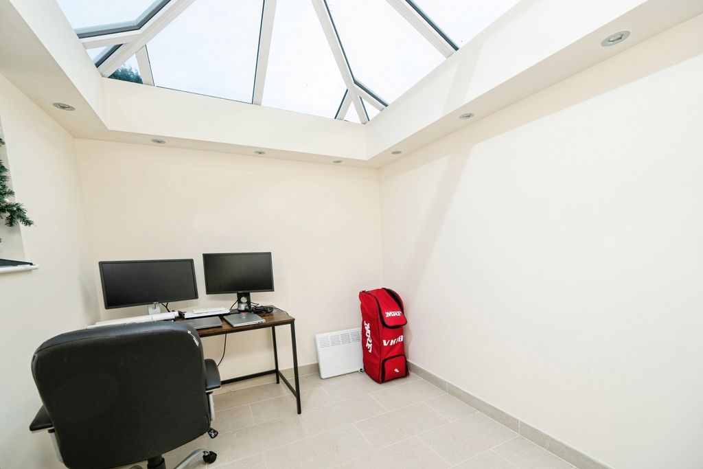 Property photo 3 of 26 Pbox-Img.Jpg