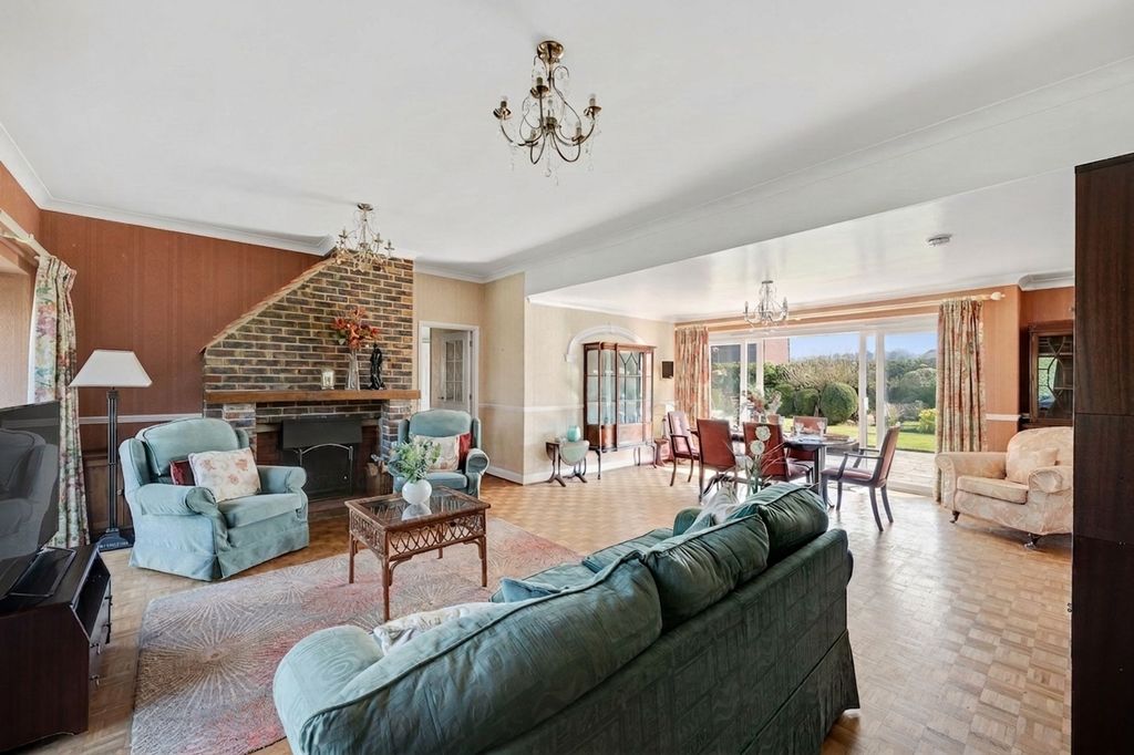 Property photo 2 of 33