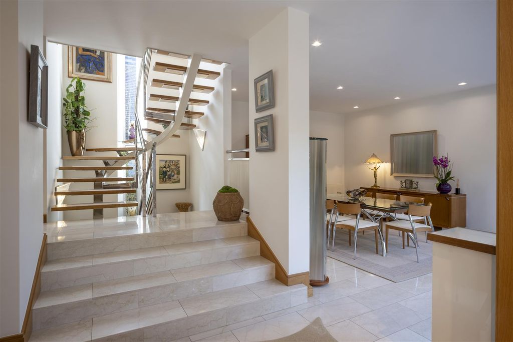 Property photo 3 of 21