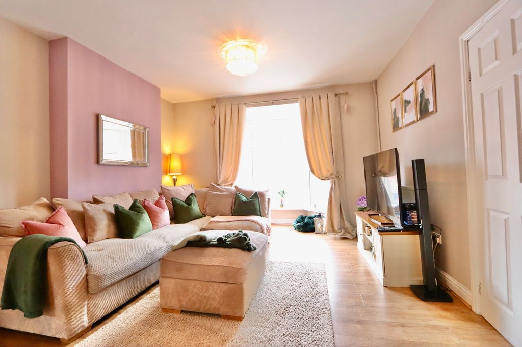 Property photo 2 of 36