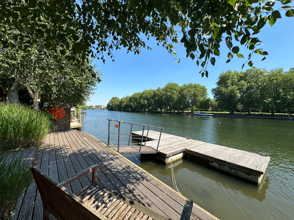 Property photo 1 of 5
