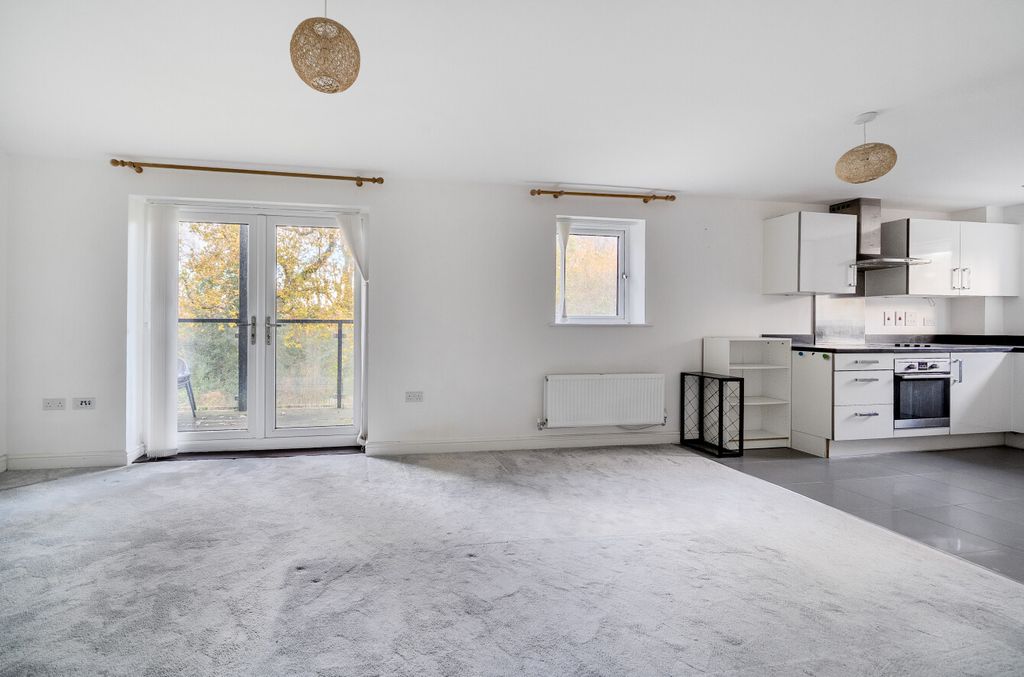 Property photo 3 of 19 1385350-18-692737...