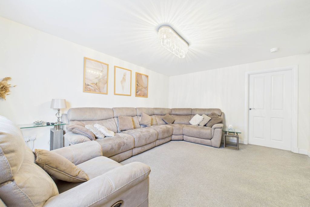 Property photo 3 of 21