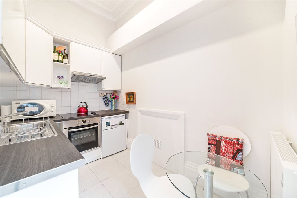 Property photo 2 of 7 Kitchen