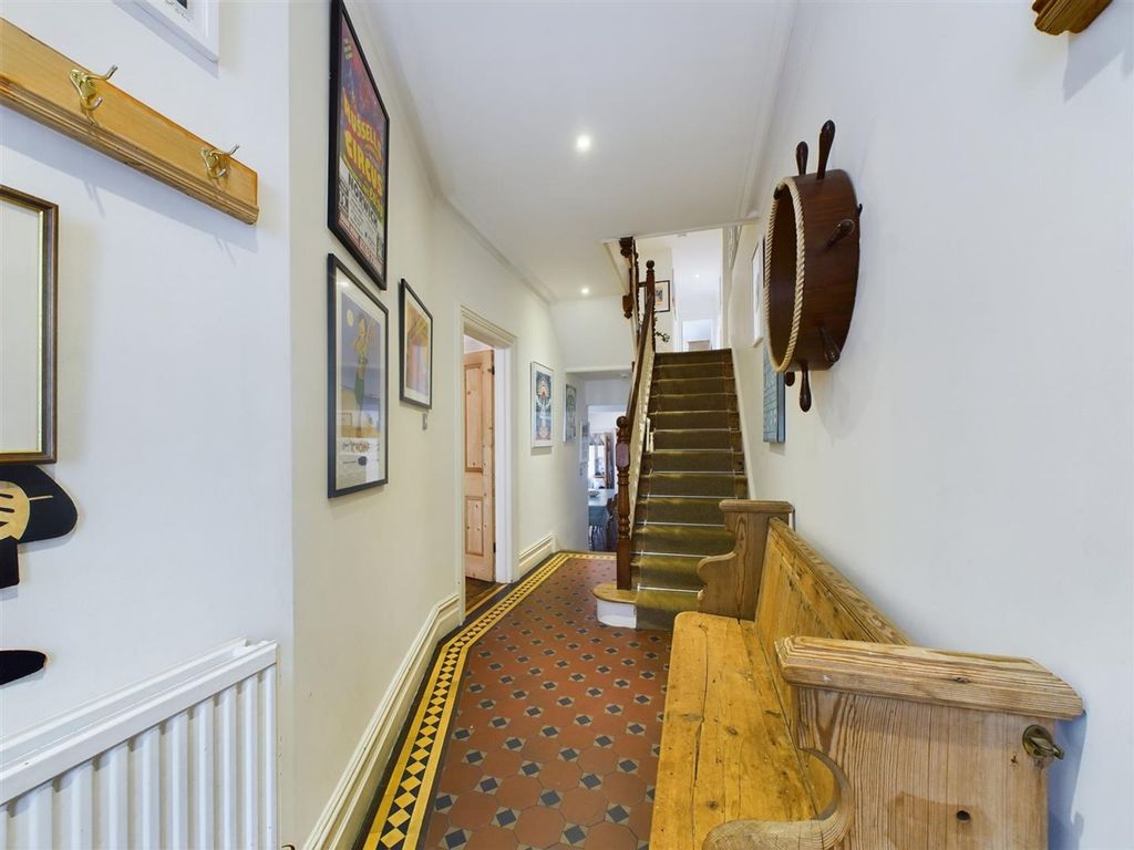 Property photo 2 of 32 Cam02546G0-Pr0213-Still005.Jpg