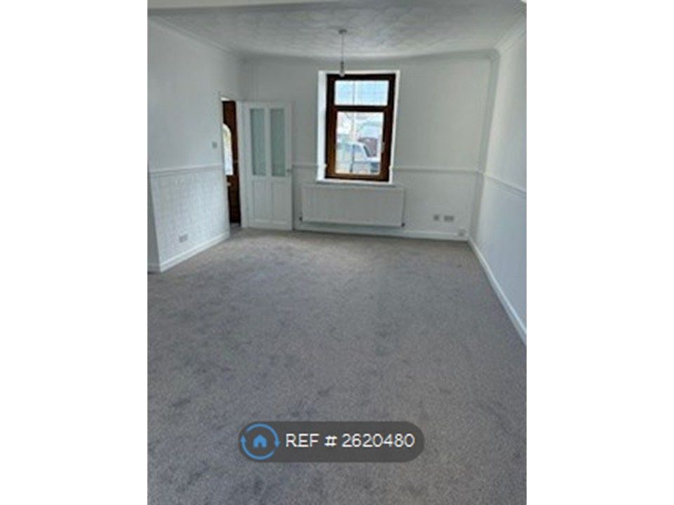 Property photo 3 of 10 Living Room