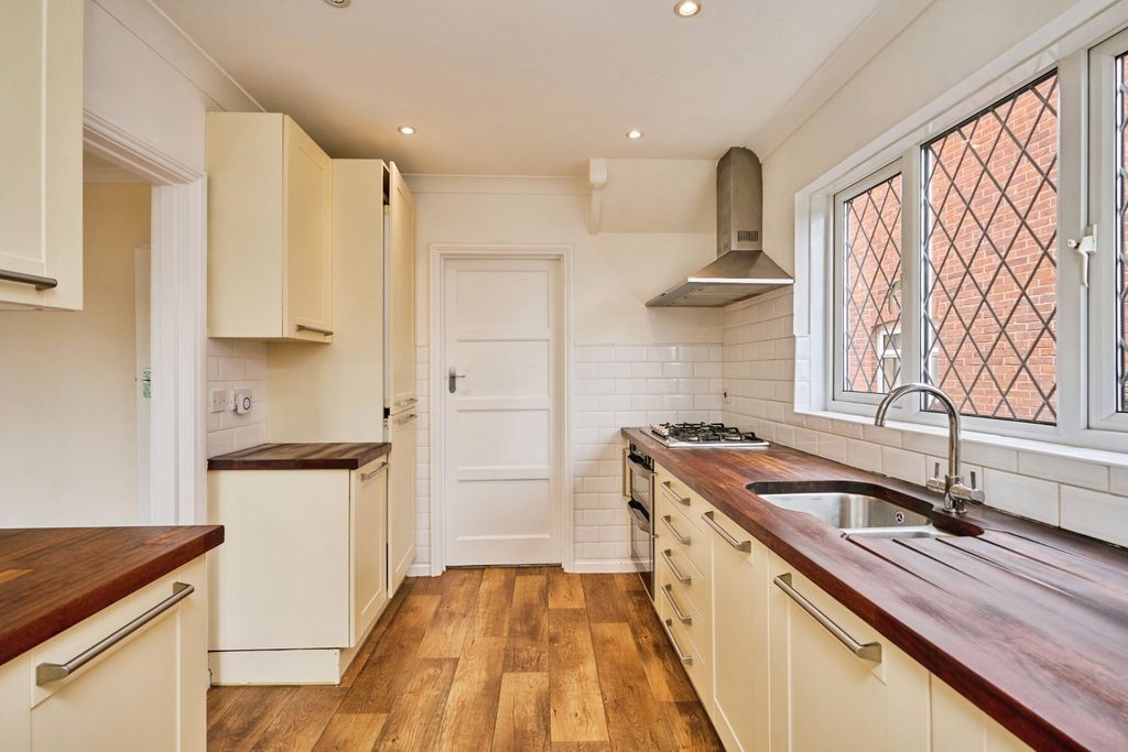 Property photo 3 of 22 Kitchen