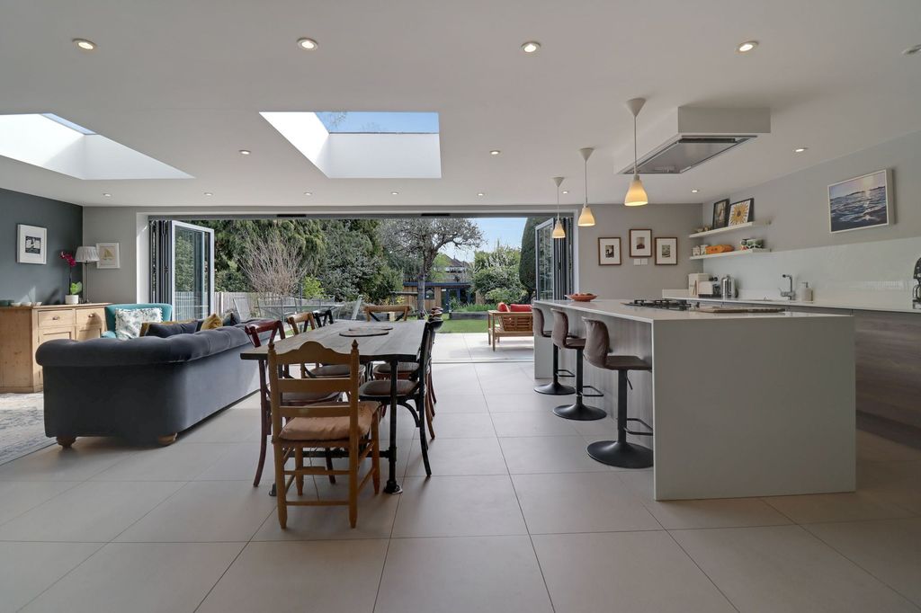 Property photo 2 of 20