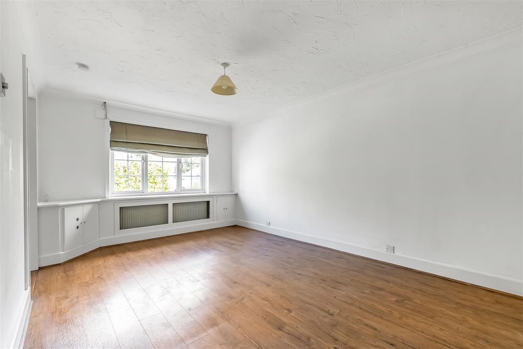 Property photo 3 of 13 20-Parr-Close-4.Jpg