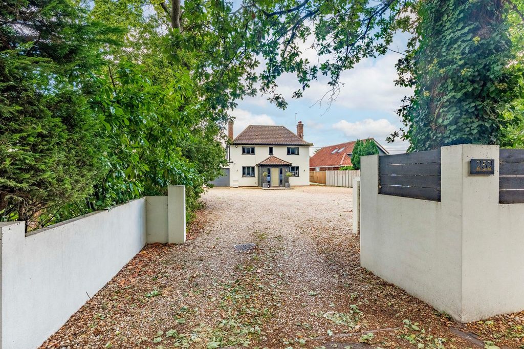 Property photo 1 of 32