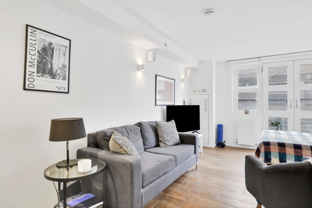 Property photo 2 of 8 Picture No. 32