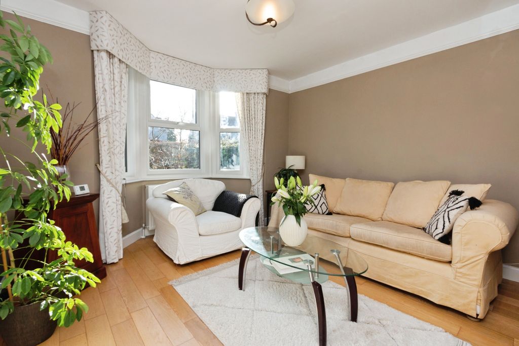 Property photo 2 of 26 Lounge