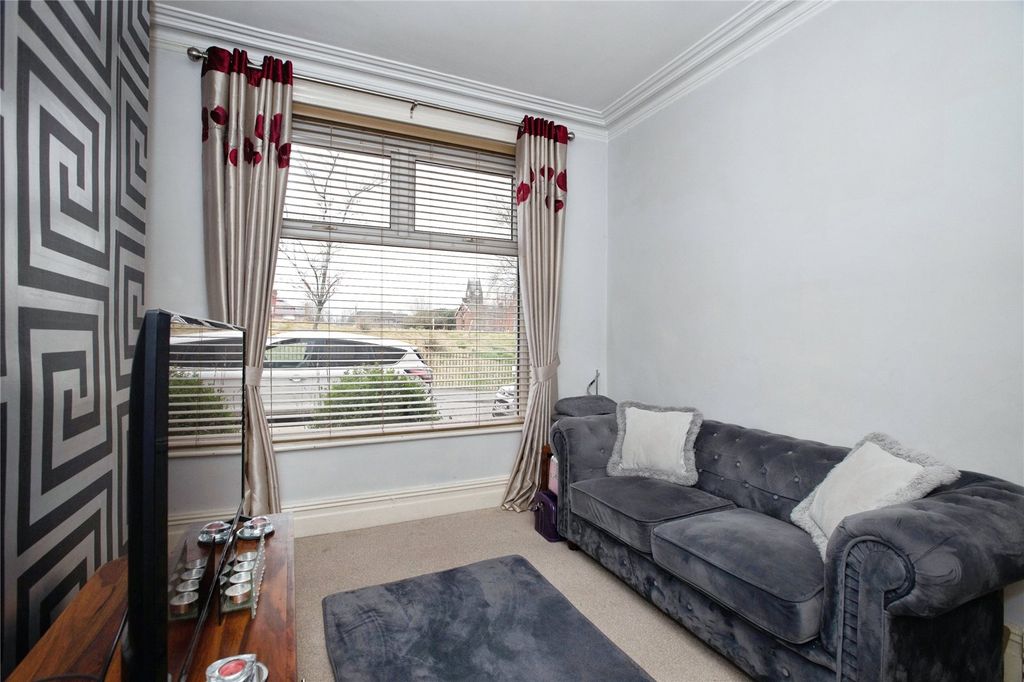 Property photo 2 of 12 Picture No. 18