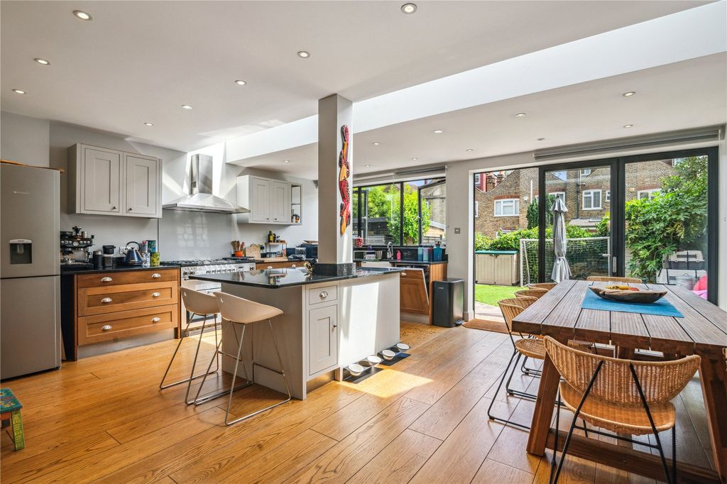 Property photo 2 of 14 Kitchen/Dining
