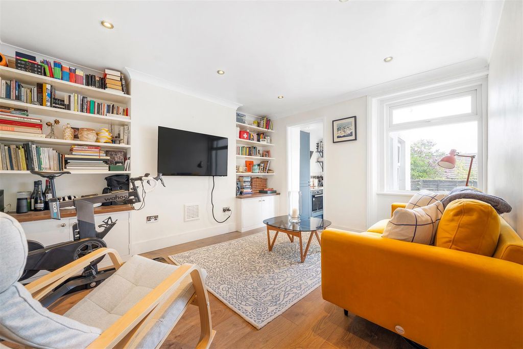 Property photo 2 of 11