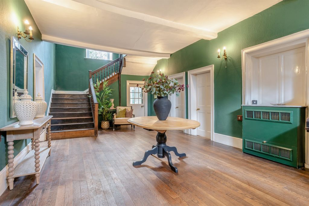 Property photo 2 of 26