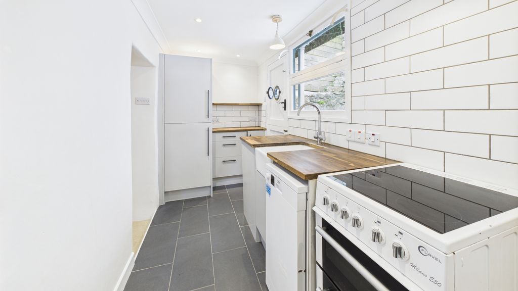 Property photo 3 of 11 Gallery