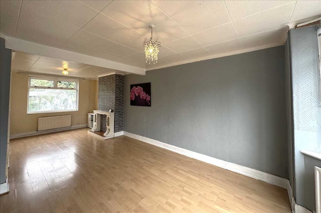 Property photo 3 of 17 Enclosed Entrance Lobby: