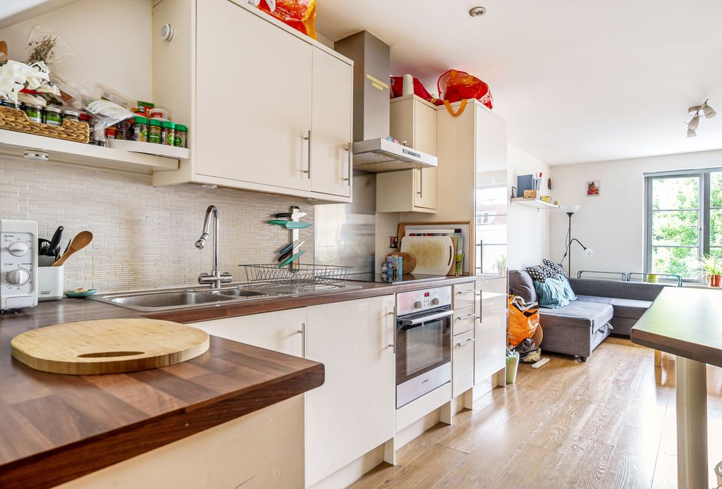 Property photo 3 of 7 Kitchen