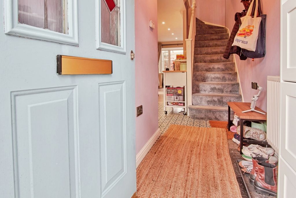 Property photo 2 of 19 Pbox-Img.Jpg